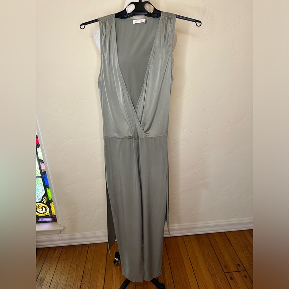 Ramy Brook 95% silk 5% spandex sage green jumpsuit with belt Size P - Picture 5 of 7